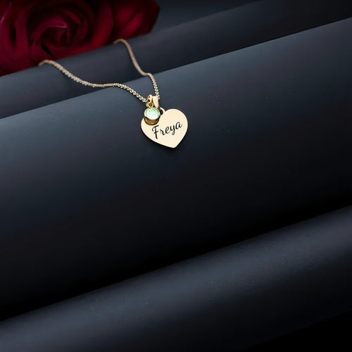 Trendy stainless steel necklace with feminine design