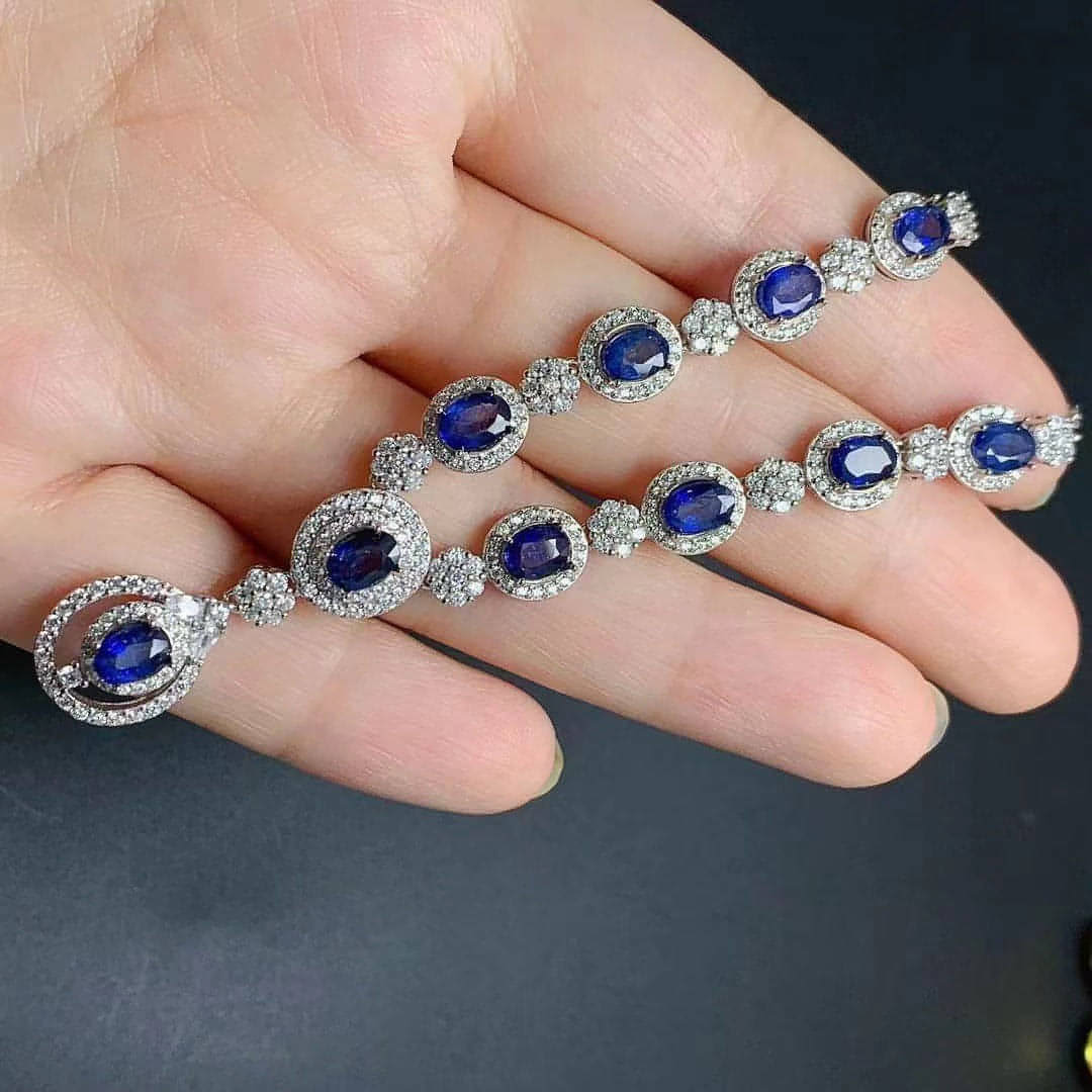 Elegant women’s sapphire necklace with fine design