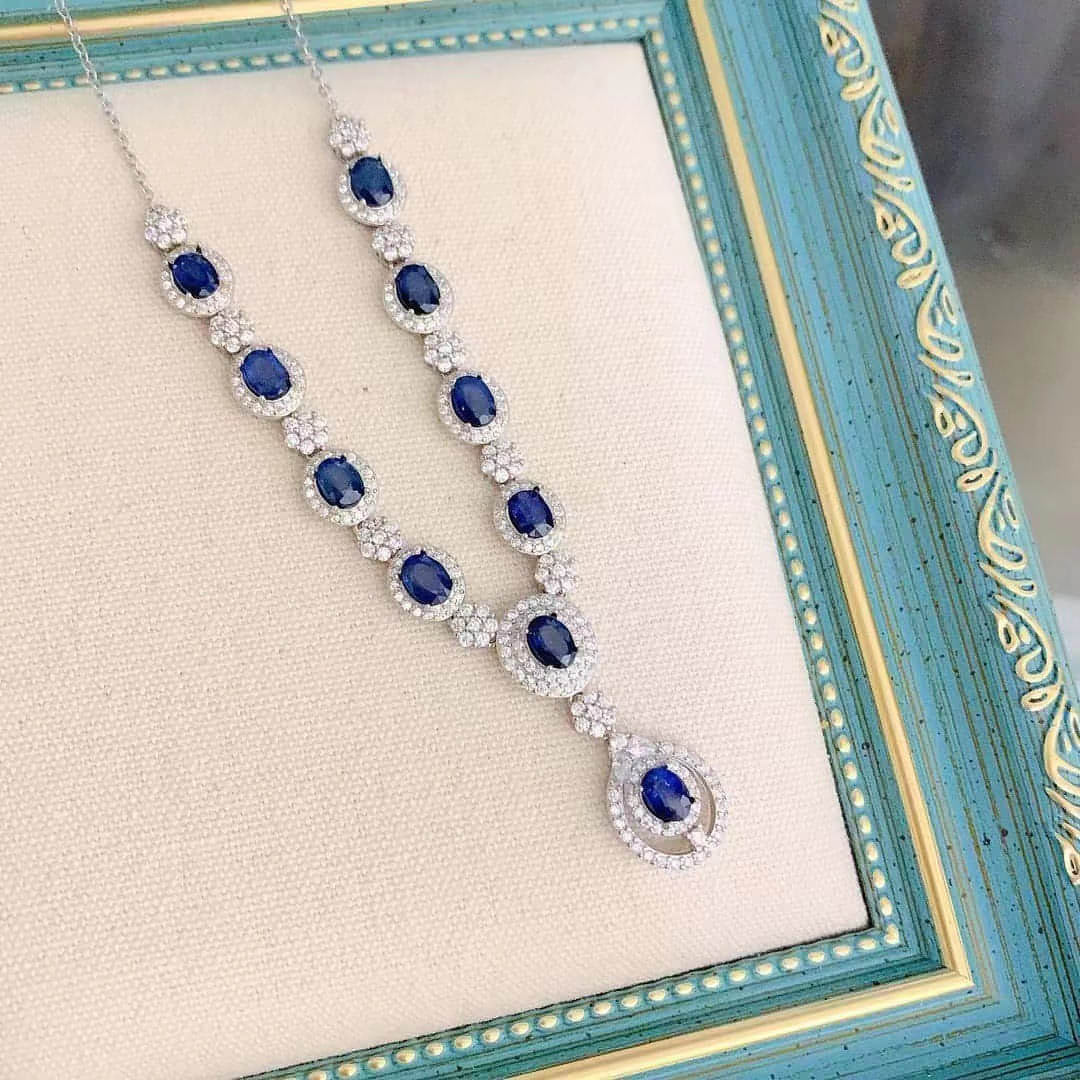 Modern white gold necklace with natural sapphire