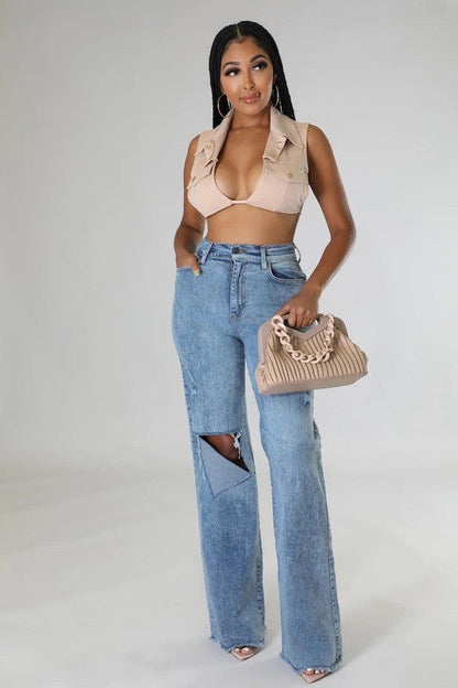 Wide leg jeans styled with a cropped tee and sneakers on urban street