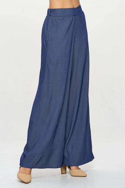 Woman wearing wide leg Tencel pants with side pockets