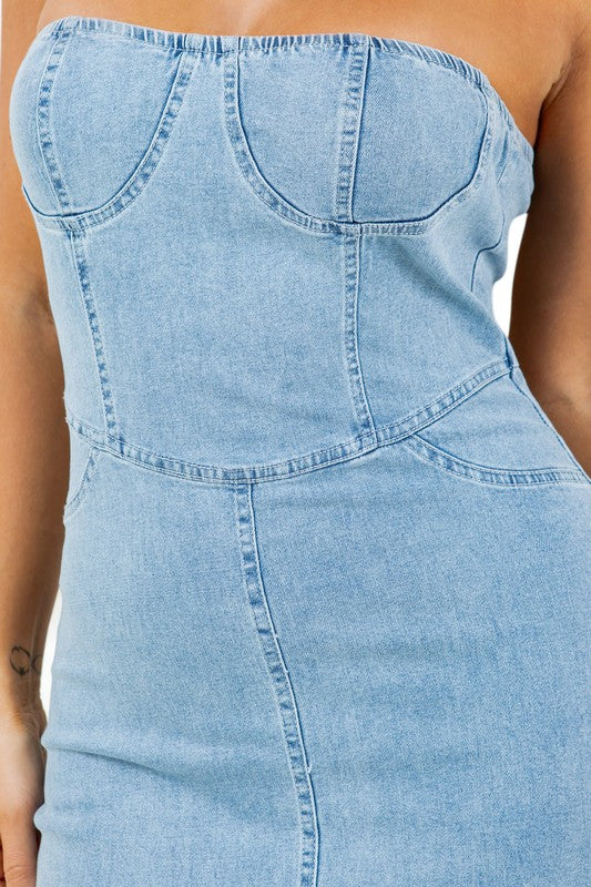 Casual yet elegant full-length denim dress with contour silhouette