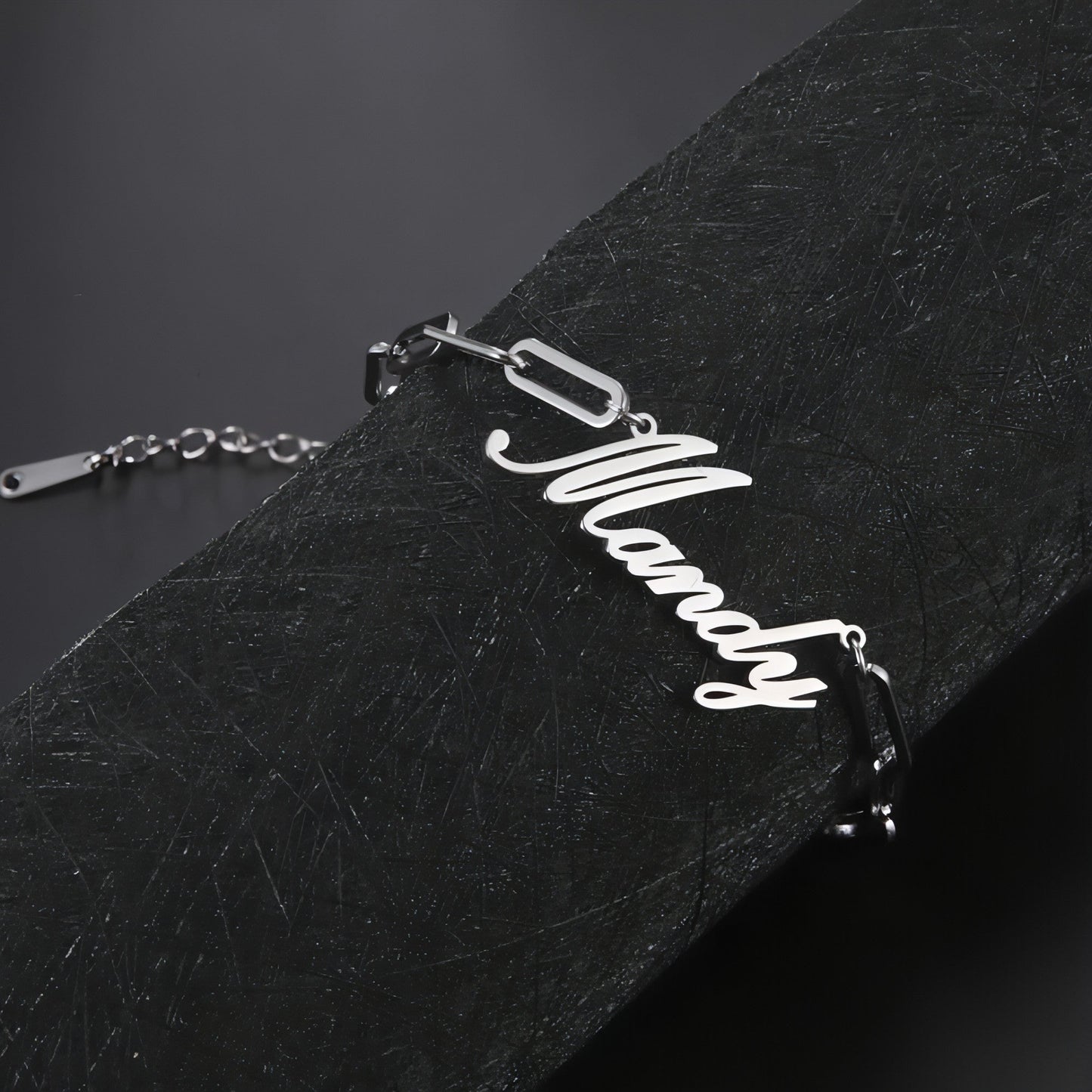 Silver modern unisex chain bracelet for everyday wear