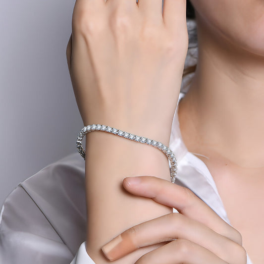Hand-finished S925 silver bracelet with sparkling detail