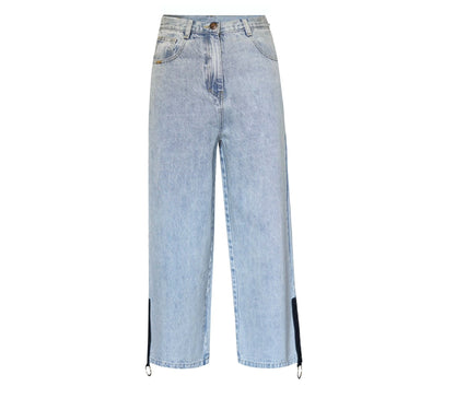 Full-length straight leg jeans with mid-rise and zipper detail