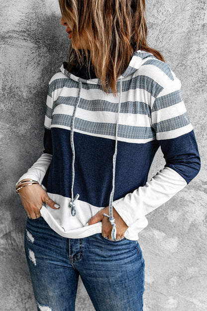 Drawstring hoodie with striped sleeves and pullover fit