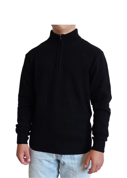 Look casual elegante con maglia in cashmere rigenerato