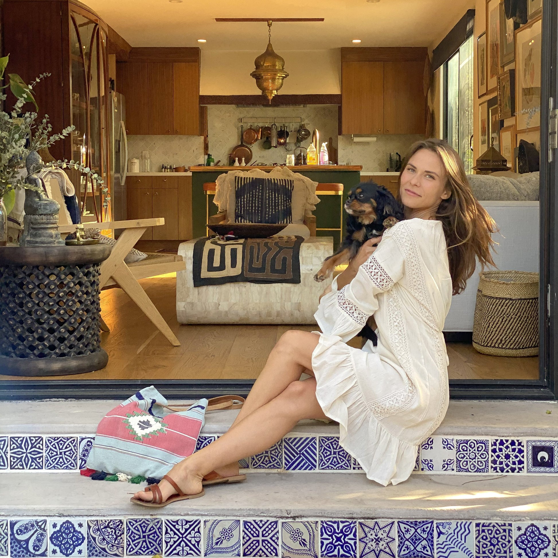 Paradiso mini dress with lace details and relaxed fit