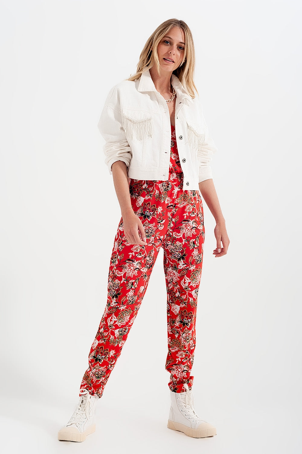 Relaxed fit white cropped denim jacket with wide collar and button closure